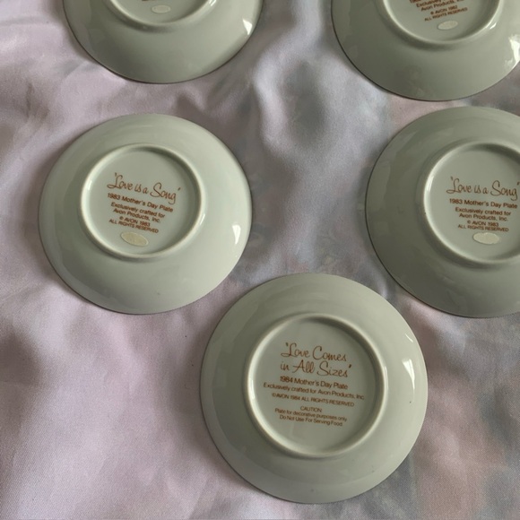 Avon Mother’s Day Collectible Porcelain Plates Children Illustrations 1981/1984 - Picture 8 of 12